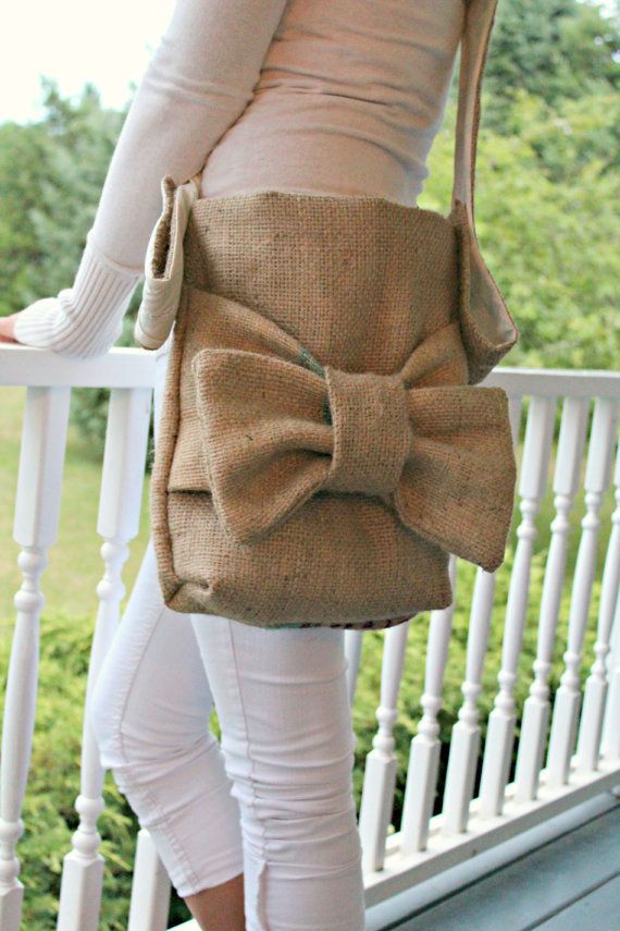 http://i1061.photobucket.com/albums/t461/Sylvie_Liv/Burlap%20Purse%20On%20Model_zpsgzjm6x38.jpg